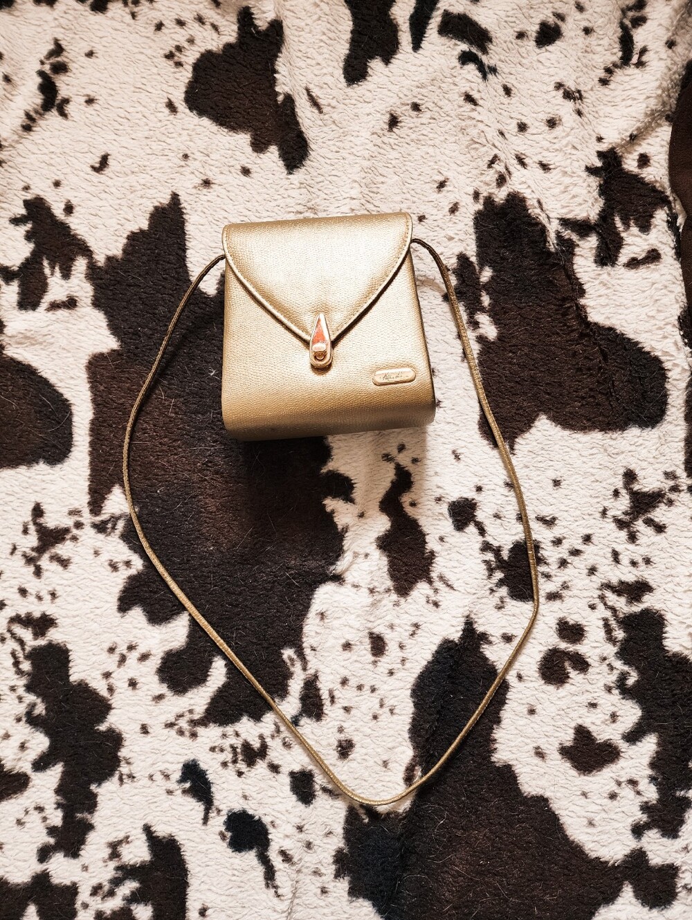 "KATHIE LEE" WOMEN'S 80'S HARD CASE EVENING BAG - GOLD